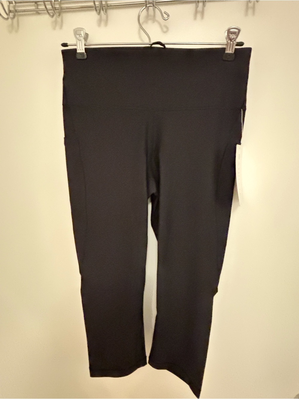 Athleta Black Interval Stash Capri Leggings